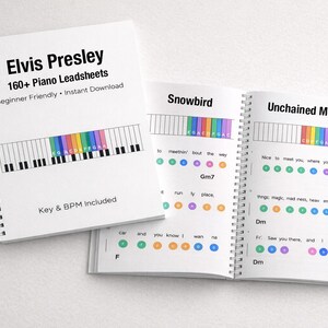 Op de afbeelding: Spiraalgebonden boek met de titel "Elvis Presley 160+ Piano Leadsheets". Het open boek toont lead sheets voor "Snowbird" en "Unchained Melody". Elke pagina bevat kleurrijke muzieknotatie en akkoorddiagrammen. De omslag bevat de tekst "Beginner Friendly + Instant Download".