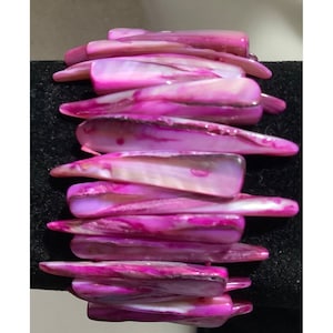Pink Mother-of-Pearl Dyed Shell Bracelet -- 7.5&quot;