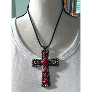 Rote Glas Kreuz Anhänger Silber Halskette -- 45 cm