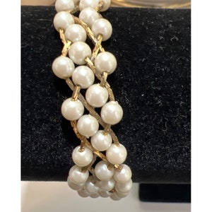 Sarah Coventry Gold And Pearl Bracelet -- 7&quot;
