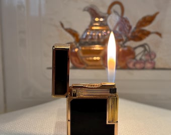 Accendino vintage S.T. Dupont piccolo, laccato nero e placcato oro – Completamente revisionato – Ottime condizioni di funzionamento