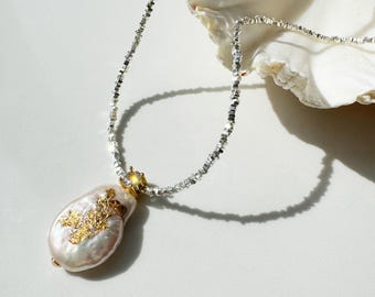 Nature Freshwater Cultured Baroque Pearls Necklace in White and 925 Sterling Silver
