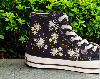 Baskets personnalisées brodées bouquet de marguerites douces, broderie personnalisée chrysanthème jardin Chuck Taylor chaussures en toile cadeaux pour elle