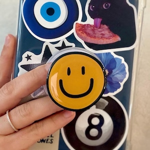 PopSockets PopGrip Adesivo Con Design UFO Retrò – Impugnatura Per Telefono Con Grafica Vintage Anni '60, Alieni E Pop Art