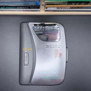 Nyrenoverad Sony WM-FX323 kassettspelare från 1996; Helt restaurerad: Gratis kassett + hörlurar bild 2