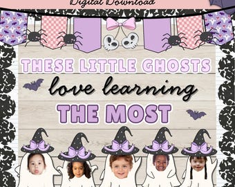 Puede incluir: Kit de tablero de anuncios digital con temática de Halloween. El diseño presenta una pancarta con arañas, fantasmas y sombreros de bruja. El texto dice "Halloween Bulletin Board Kit Digital Download". La frase "These little ghosts love learning the most" se muestra con imágenes de niños.