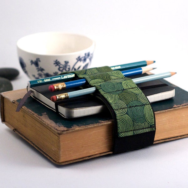 Adjustable Bandolier // Vertigreen // (a better pencil case, journal pen holder, book strap, pen loop, pencil roll, pen bandolier)