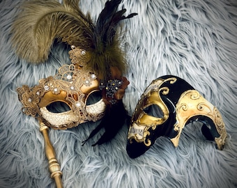 Máscaras de mascarada doradas para parejas, máscaras de plumas para él y para ella, máscaras venecianas para parejas, máscara de plumas, máscara de fiesta con palo o banda elástica.