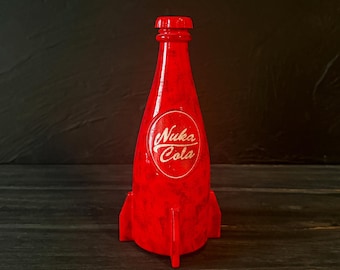 Verwitterte Kirsch Nuka-Cola Prop Flasche, Fallout inspiriert, handgemachtes Cosplay Sammlerstück, Spiel Artefakt, Fallout Dekor
