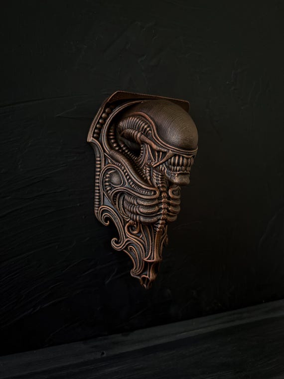 Alien Wall Art, 3D Printed Home and Office Decoration, Xenomorph Wall-mounted Sculpture, Sci-Fi Horror Decor, Hand Painted Fan Art Gift