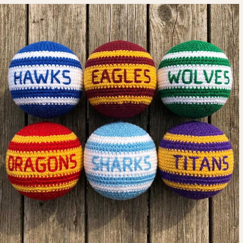 Personalisierter gehäkelter Hacky Sack, Fußsack mit individuellem Namen, handgefertigter Kickbag, Sammelbestellungen für Teams und Schulen Bild 4