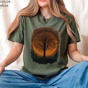 Comfort Colors® Mondbaum-Silhouette-Shirt, Vollmond-Nachthimmel-T-Shirt, Halloween-Herbst-Natur-Sweatshirt, Unisex-Grafik-T-Shirt