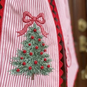 Personalized Christmas Wreath Sash, Custom Monogram Front Door Bow, Embroidered Holiday Decor image 3