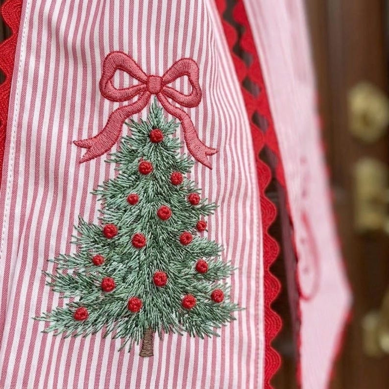 Personalized Christmas Wreath Sash, Custom Monogram Front Door Bow, Embroidered Holiday Decor image 3