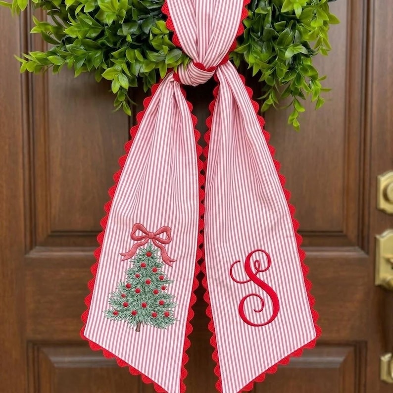 As captured in our product images, one side of the sash features a beautifully detailed embroidery of a festive Christmas tree adorned with raised red ornaments and a matching bow. The other side is customized with a luxury, vintage-style monogram letter of your choice, making it a truly unique piece for your family home or a thoughtful housewarming gift.