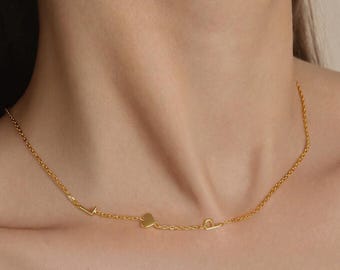 Colar com inicial em prata de lei, pingente com letra na horizontal, banhado a ouro.