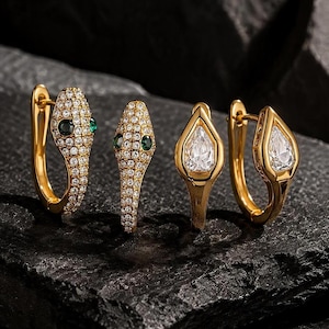 Schlangenohrringe von Huggie, 18 Karat vergoldete Zirkon-Creolen in zwei Ausführungen