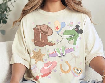 Koszulka Retro Toy Story Comfort Color, koszulka Woody Buzz Jessie, koszulka z odznaką postaci Pixara, słodka koszulka z zabawką Disneya, koszulki z Disney Family Trip 2026