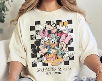 Camiseta Retro Mickey & Co 1928 Signature Comfort Colors, Camiseta Disneyland, Camiseta Disneyworld, Camisetas para Família Mickey e Amigos, Camiseta para Presente Disney