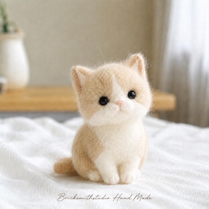 Felted Cat ，Handmade wool felt，Kitten Miniature， Animal Decor Gift