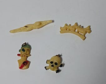 Vintage jaren 1940 schedel piraat duiker Scotty Dog veel celluloid cracker jack bedel speelgoed