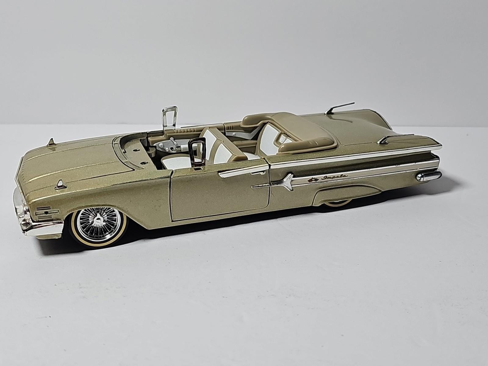 VHTF Jada Toys Street Low Lowrider 1960 Chevy Impala Gold 1:24