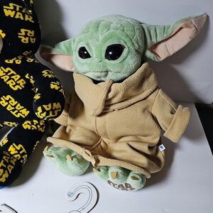 Lote de 2 peluches Build-A-Bear: El Niño, Grogu, Baby Yoda y Oso de Star Wars. imagen 3