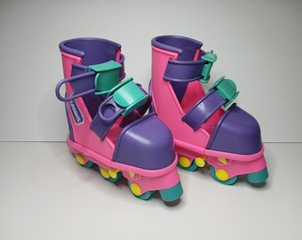 Patines en línea ajustables Playskool vintage de color rosa, morado y verde, año 1991.