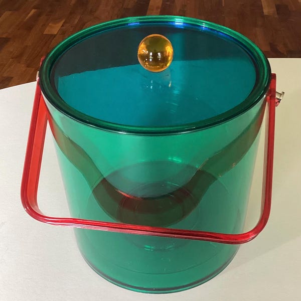 Cubitera de acrílico con bloques de color estilo vintage, estilo retro de los años 80.