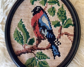 Cuadro ovalado enmarcado con bordado a mano de pájaros de estilo vintage