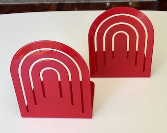 Sujetalibros rojos vintage de los años 80, de Spectrum Division Designs Fabulous.