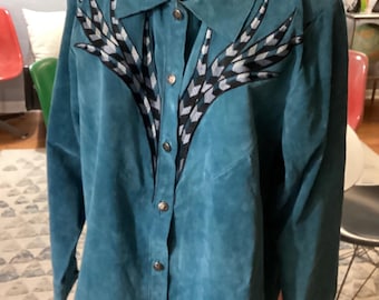 Chaqueta vintage de ante Bob Mackie color verde azulado bordada, talla 1X