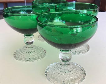 Juego de 4 vasos con pie de burbuja MCM Anchor Hocking, color verde.