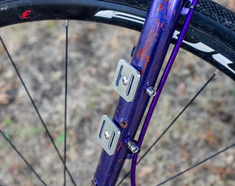 Universal Cycling Bag Mount for Bikepacking, Gravel Bike Accessories & Touring. Buckle aluminium