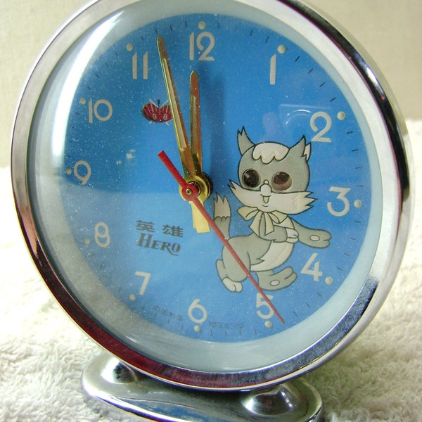 Moving Eyes Cat Wind Up Alarm Clock - Hero