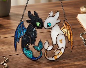 Drachen-Buntglas-Sonnenfänger, Ohnezahn und leichte Wut Fensterbehang, Fantasy-Wandkunst, Acryl-Sonnenfänger-Geschenk für Drachenliebhaber