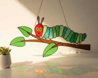 Acchiappasole in resina "Il bruco affamato", ispirato a Eric Carle, decorazione per finestre, ideale per la cameretta dei bambini o come regalo per gli amanti dei libri.