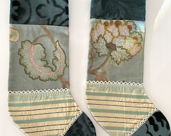 French Country Christmas Vintage & Antique Bordado Silk Patchwork Christmas Stocking, único en su clase