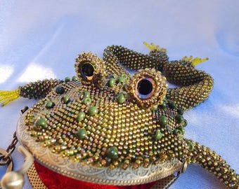 Queen of the Marsh — Beaded Frog Coin Purse with Vintage Clasp and Velvet Lining