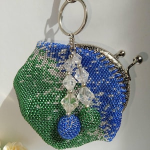 Beaded Elegance – Blue & Green Coin Purse with Silver Frame, Handmade Beadwork Clutch, Beaded Keychain, Gift for Her