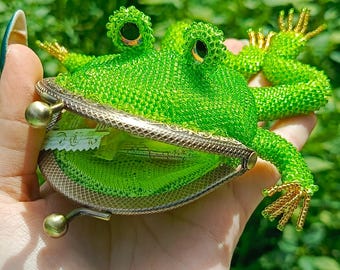 Crochet Frog Coin Purse: Lime Green with Bronze Frame