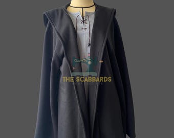 Kostium cosplay Titan Hunter z kapturem i szarym T-shirtem