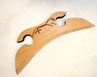 A Shuttle for Traditional Scandinavian Tape Weaving with the Bronze Age White Horse of Uffington
