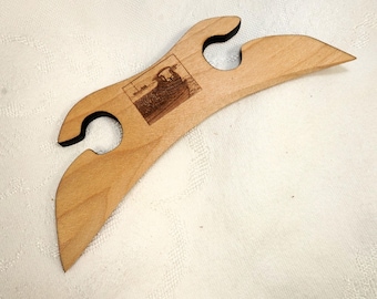 A Short Sword Form Shuttle for Traditional Scandinavian Tape Weaving with the Shetland Sheep Boat Ride