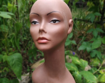 Vintage Mannequin Head//Re-purpose//Art Supplies//Craft Display//Hat Display//Wig Stand//Photo Prop//Jewelry Shop Display//Halloween Decor