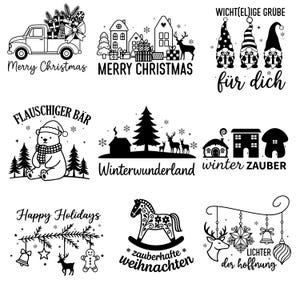 以下が含まれることがあります： 白黒のクリスマスをテーマにしたイラストのコレクション。プレゼントを運ぶトラック、家、ノーム、クマ、鹿がいる冬のシーン、家、ロッキングホース、お祝いのオーナメントなどのデザイン。テキストには「メリークリスマス」と「ハッピーホリデー」が含まれています。