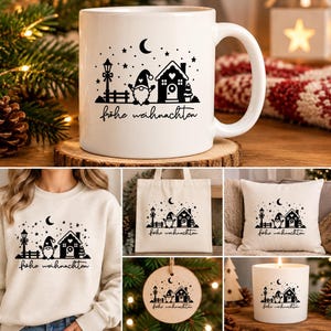 Puede incluir: Una taza de cer&aacute;mica blanca, una sudadera beige, una bolsa de tela, un coj&iacute;n, un adorno de madera y una vela, todos con un gr&aacute;fico negro de un gnomo, una casa, una farola, estrellas, una luna creciente y el texto Frohe Weihnachten.