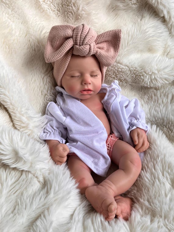 Full Body Silicone Reborn Doll, 16inch Squishy Newborn Baby Girl with Wet Diaper for Christmas