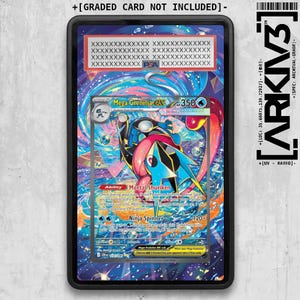 Könnte beinhalten: Eine schwarz gerahmte Sammelkarte mit Mega Greninja EX mit 350 HP, präsentiert in einer Schutzhülle mit PSA-Etikett. Das Kartenbild zeigt eine blau-rosa Figur vor einem wirbelnden kosmischen Hintergrund mit dem Text +[GRADED CARD NOT INCLUDED]-.