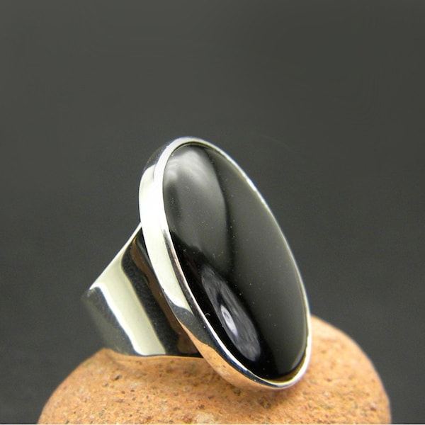 Grote zwarte onyx ring, sterling zilver, enorme ovale zwarte steen, statement ring, cocktailring, boho zwarte sieraden, zwarte stenen ring,